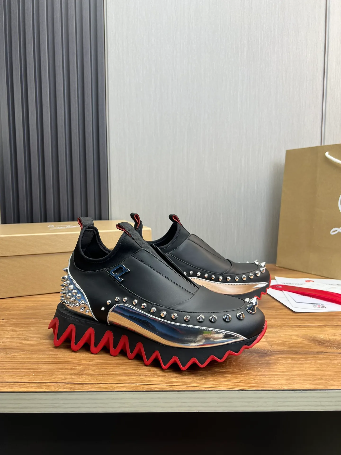 Men's shoes 💰680💰 CL popular red-soled boots 🆑1:1 original mold, Christian* Louboutin, imported cowhide stitching on the upper & water-dyed cowhide lining, original outsole ⬆️ Wear-resistant and non-slip, full set of counter packaging 🎁38-45 (38.45 for customization, non-refundable)